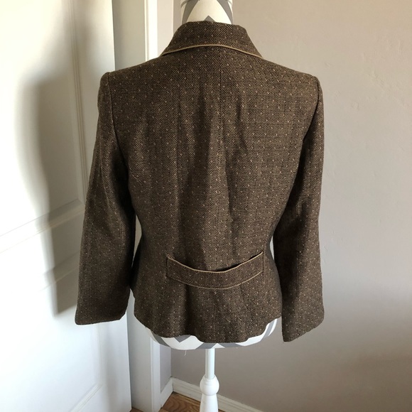 Beautiful Three Button Blazer Jacket - Picture 3 of 8